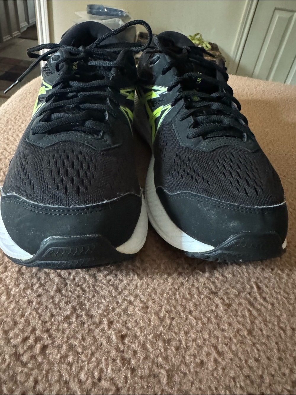 Mizuno Black Athletic Shoes with Neon Green Highlights Sz 12